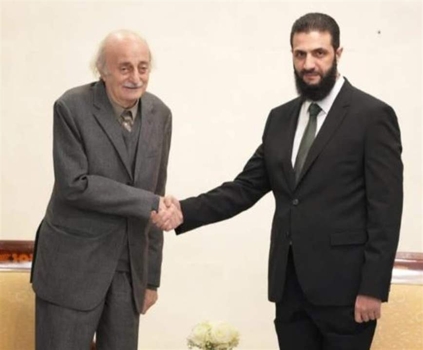 "بشكل مفاجئ"... جنبلاط في دمشق للقاء الشرع