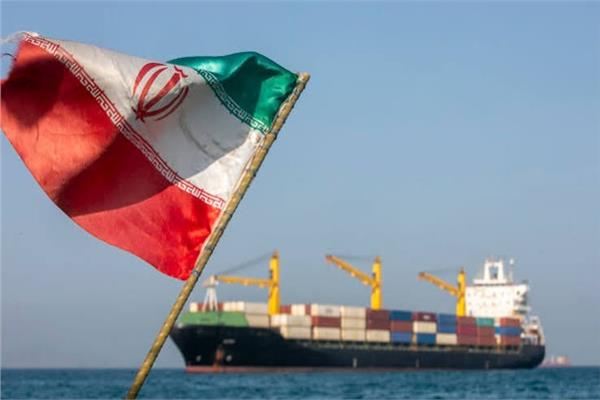 إيران تعلن إعادة إغلاق مضيق هرمز وترسل وفدا إلى سويسرا