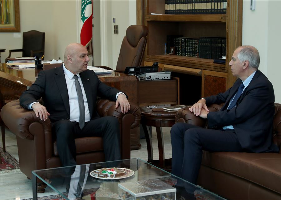 Aoun receives the French ambassador: condemning the escalation and discussing the possibility of negotiating with Israel