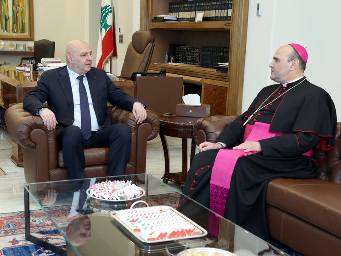 Aoun briefs the papal ambassador on the results of his visit to Washington and his talks with Trump