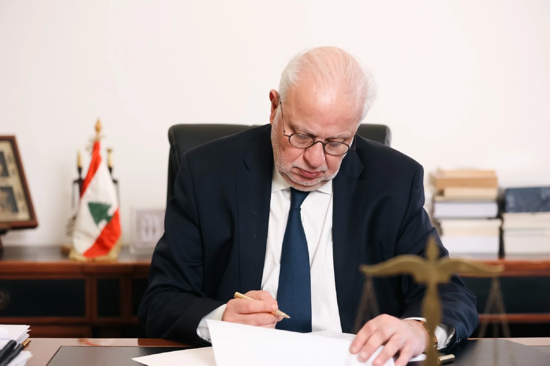 "نصّار يشنّ هجومًا على إيران: السفير فقد شرعيته وبلاده معتدية على لبنان"