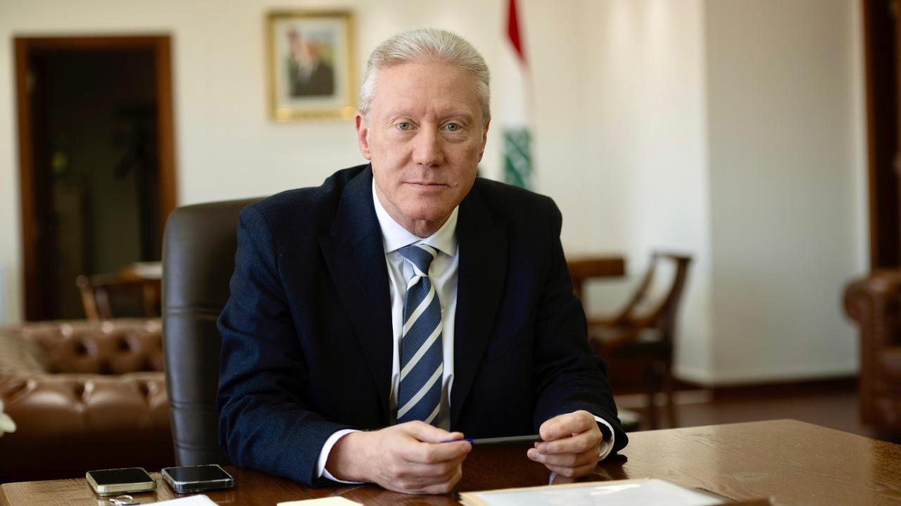 اتصال لبناني - قطري.. رجي يشكر قطر على دعمها ومواقفها تجاه لبنان