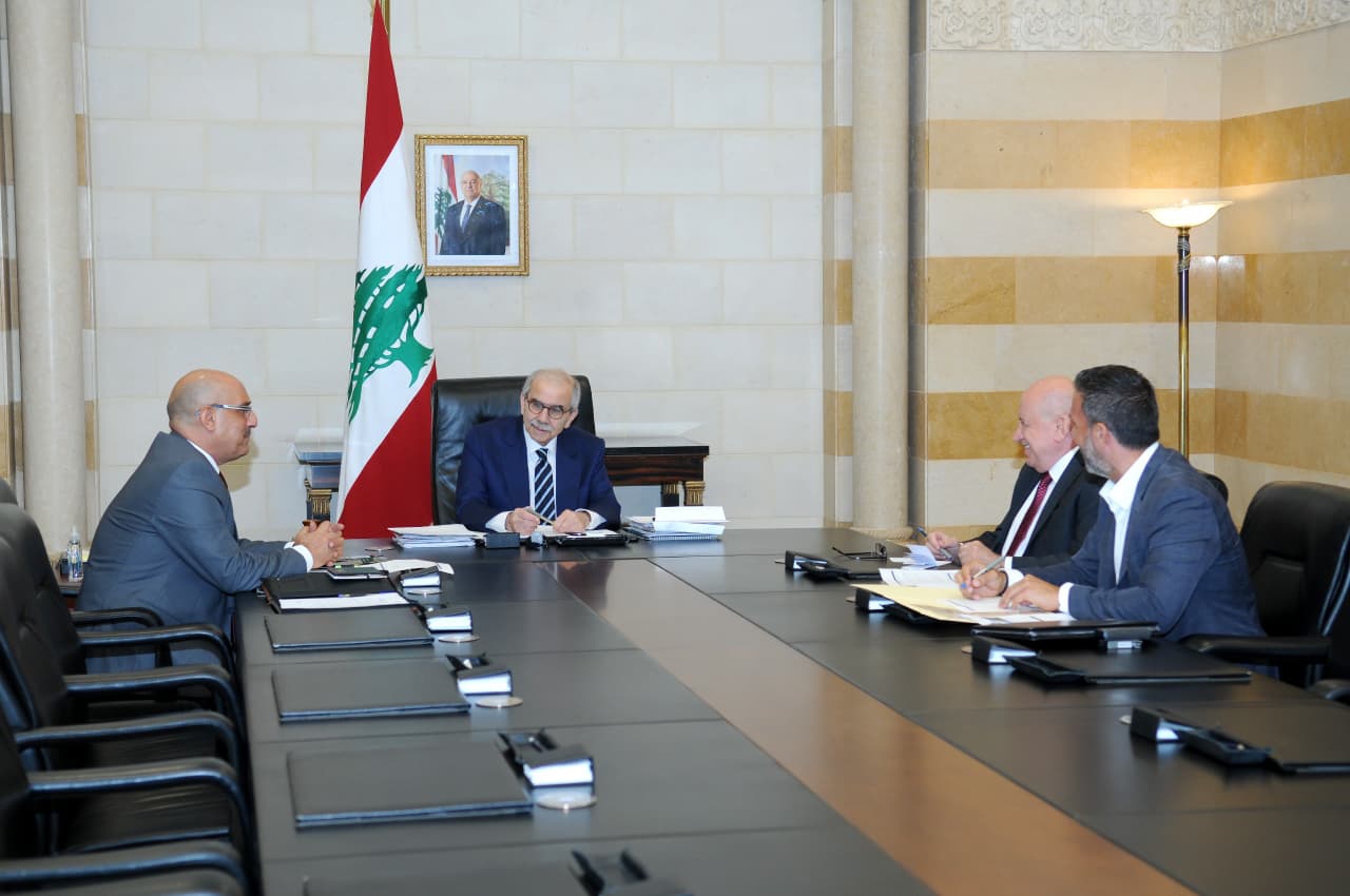 Salam chaired a meeting to follow up on return and recovery efforts in the south