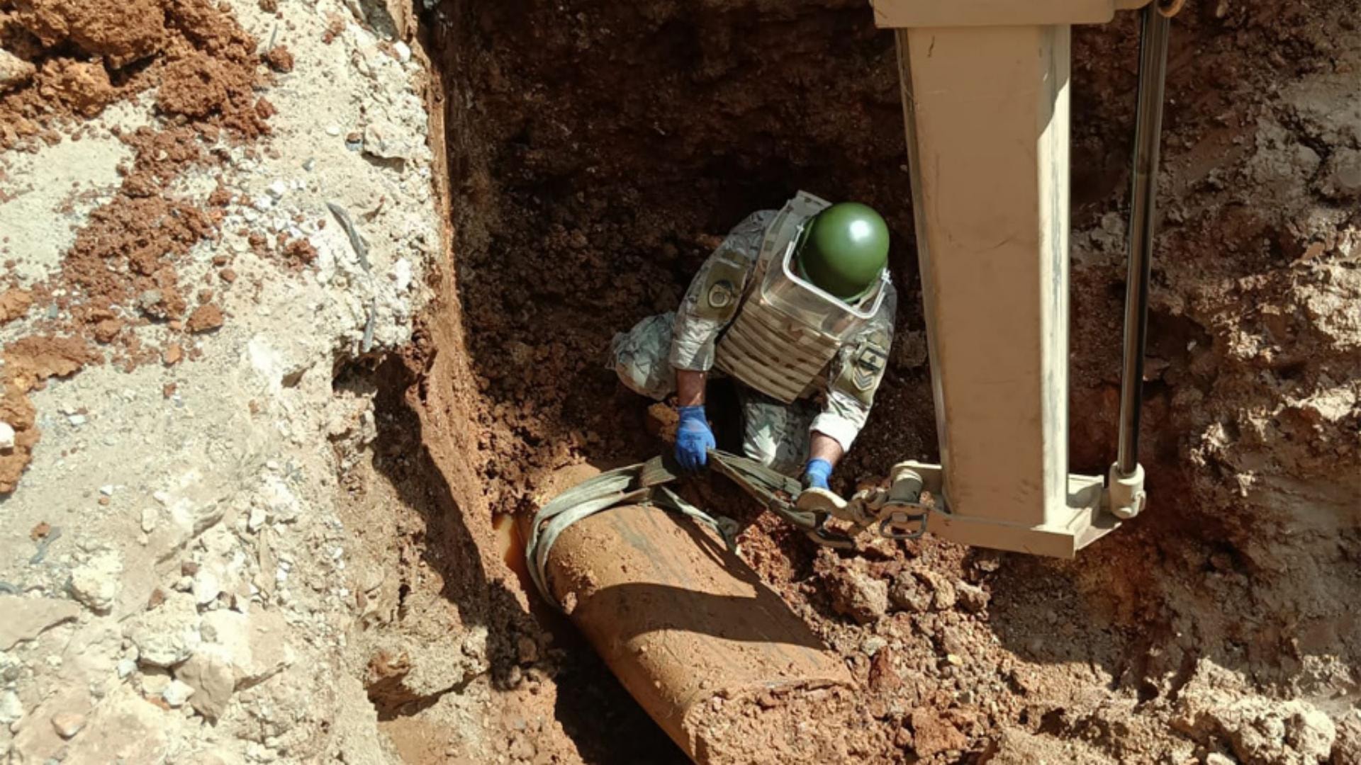 الجيش: تفكيك قنابل غير منفجرة من مخلفات العدوان الإسرائيلي