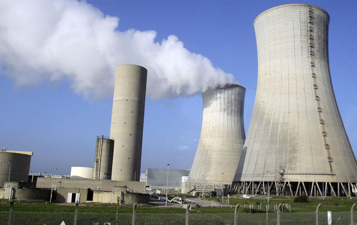 بوشهر تحت النار مجددًا.. رابع استهداف منذ بدء المواجهة في إيران