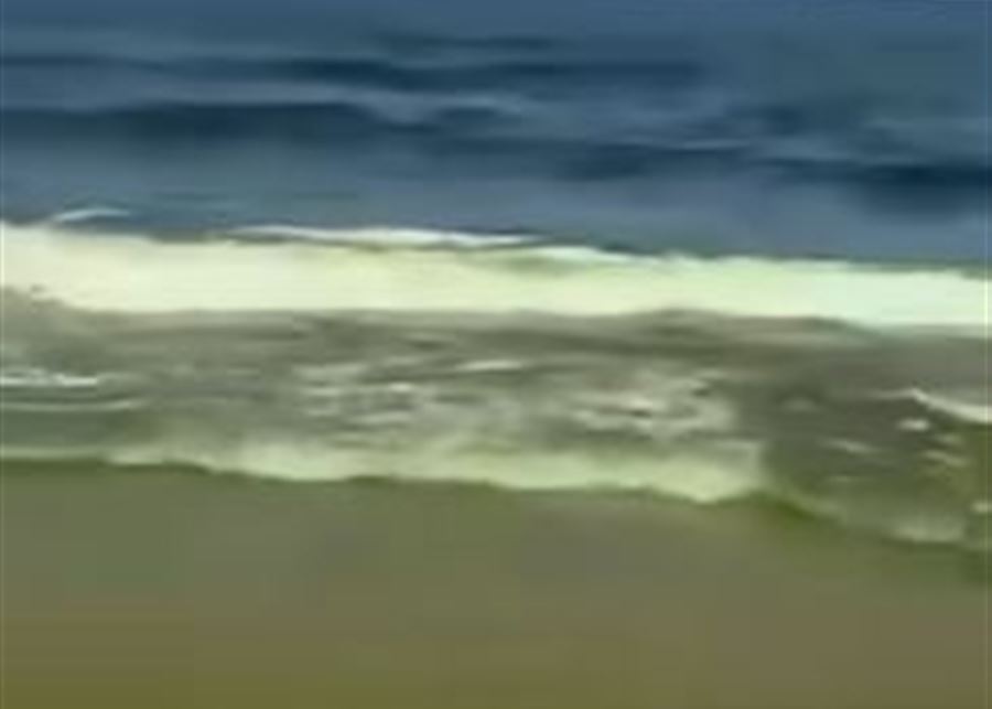 بشأن تغيّر لون مياه شاطئ الرملة البيضاء.. مكتب وزيرة البيئة يحسم الجدل!