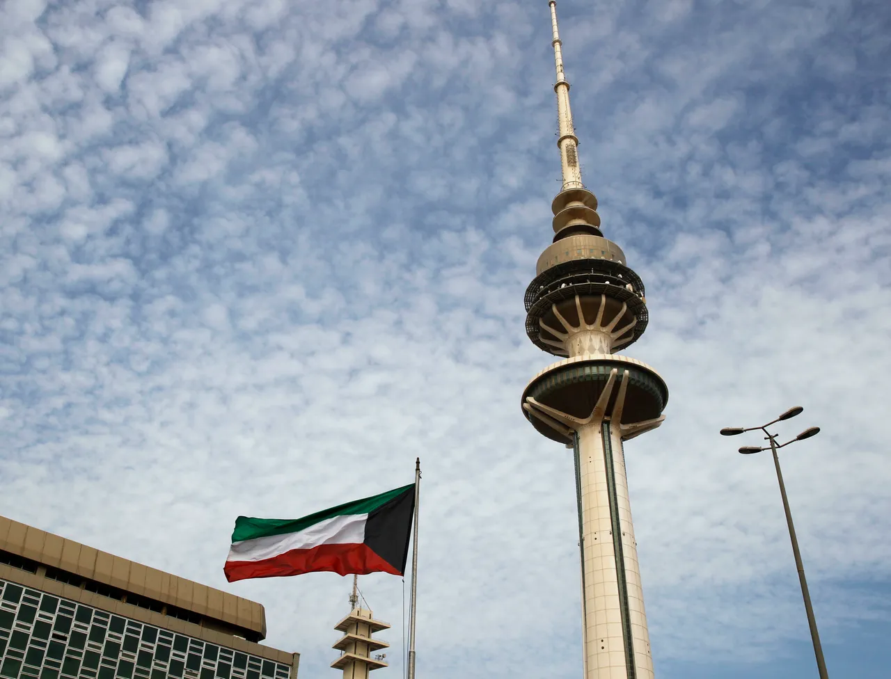 إنذارات فجراً واعتراض صواريخ… توتر إقليمي يمتد إلى 4 دول عربية
