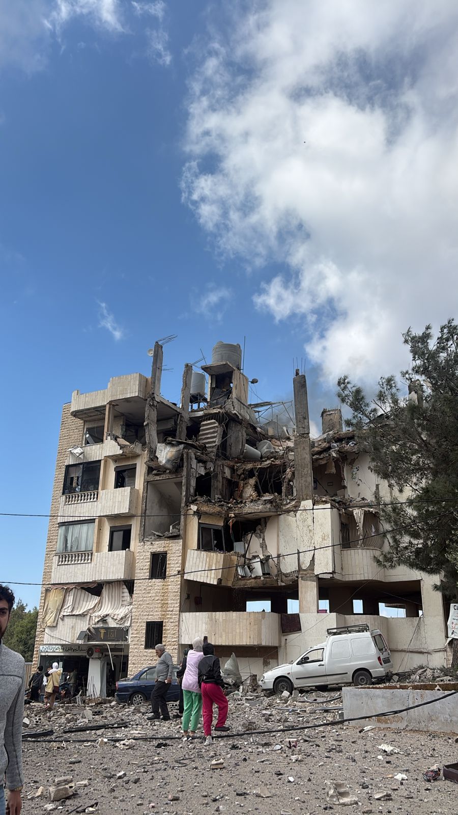 "تصعيد عنيف... غارات على بيروت والجيش الإسرائيلي: استهدفنا 100 هدف خلال 10 دقائق"