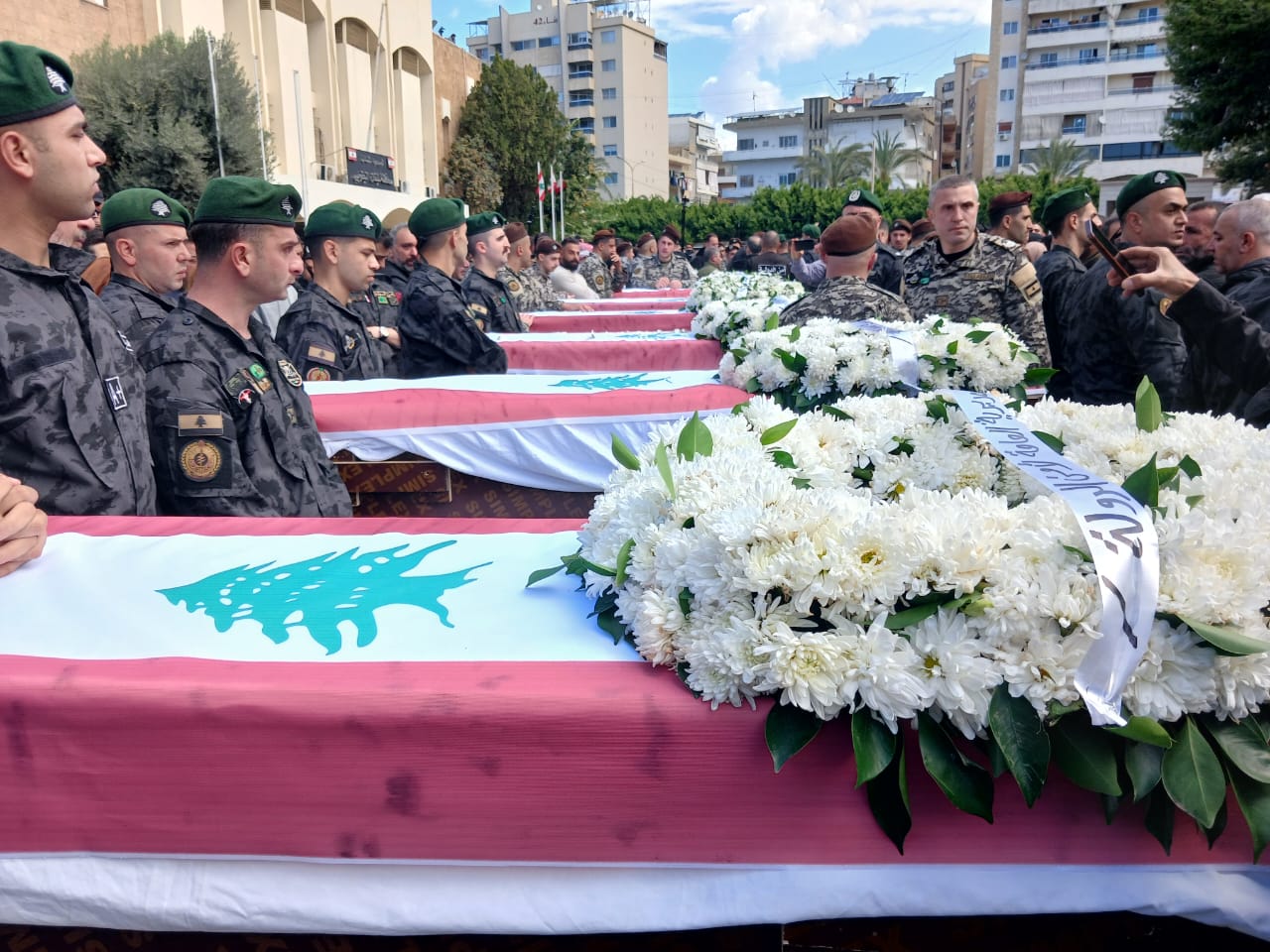 بالصور- صيدا تودّع شهداء أمن الدولة الـ13