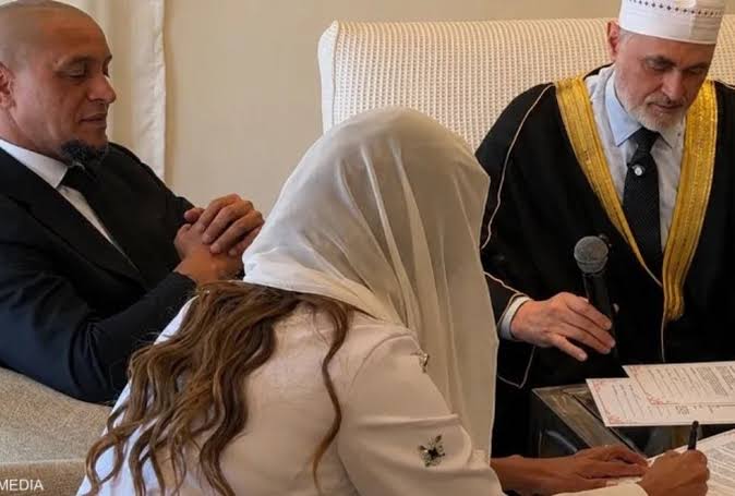 بعد تقارير عن اعتناقه الإسلام.. روبرتو كارلوس يحسم الجدل