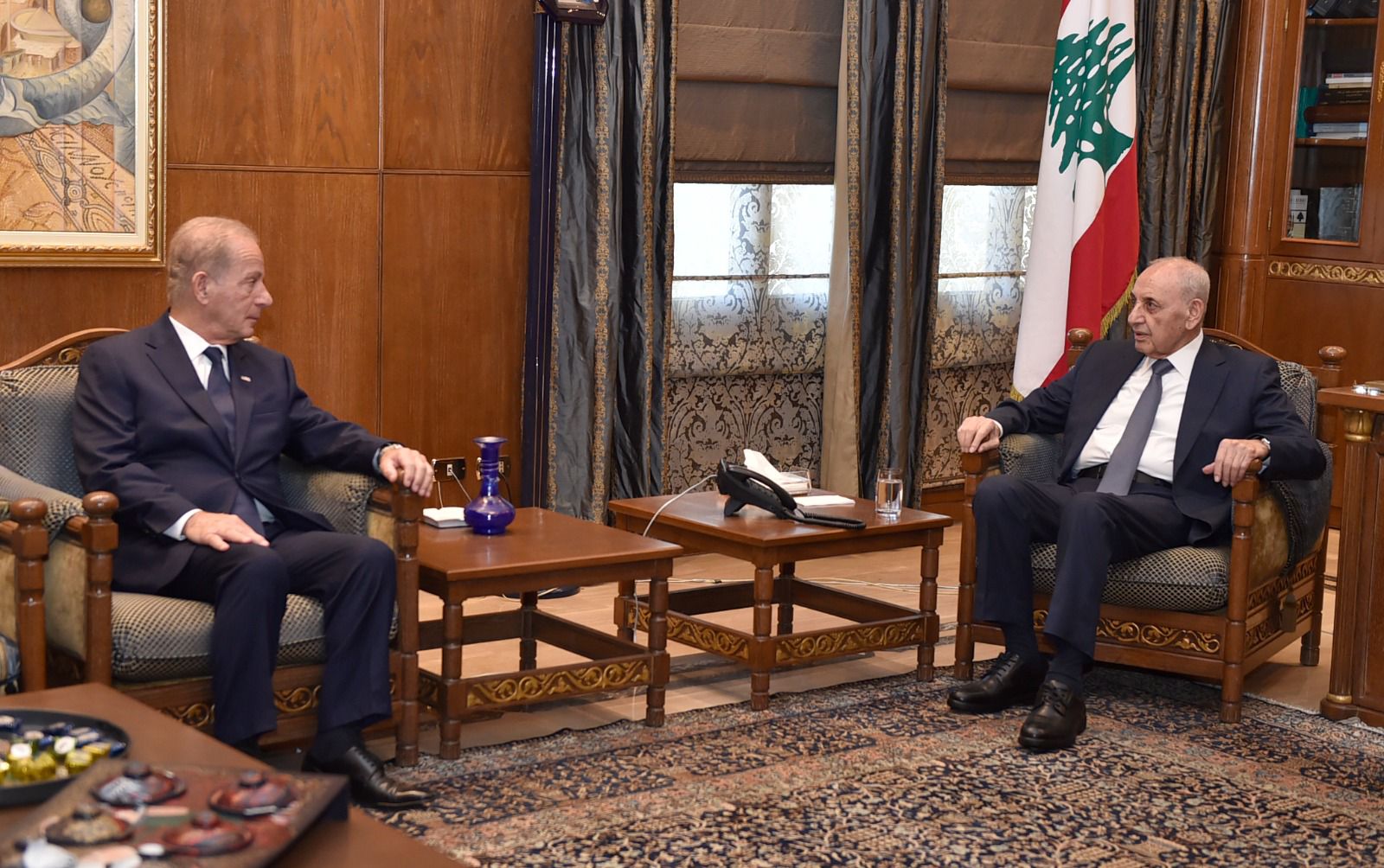 بري  عرض مع عيسى الأوضاع في المنطقة