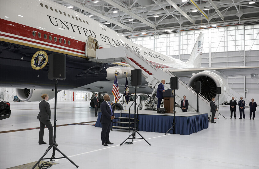 After a potential threat... Trump reveals: I sneaked out of Air Force One.